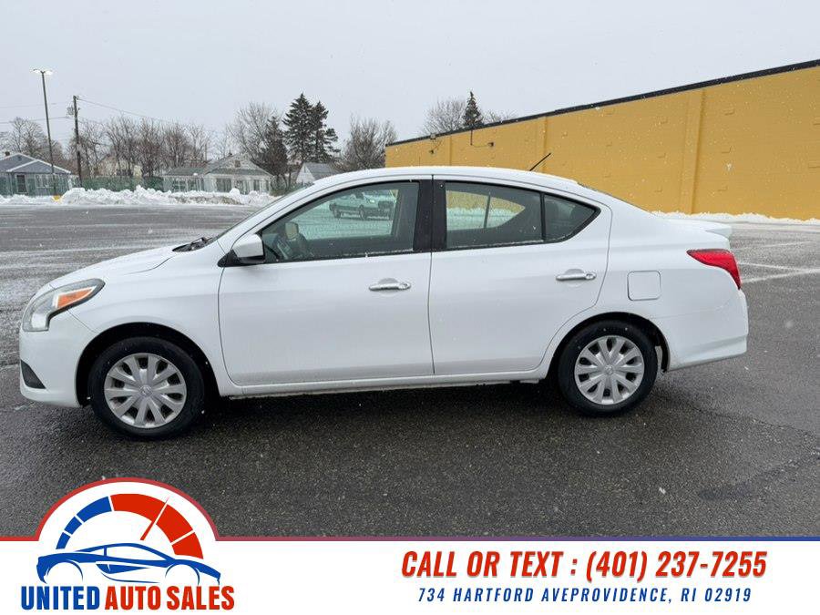Used 2017 Nissan Versa SV image 2