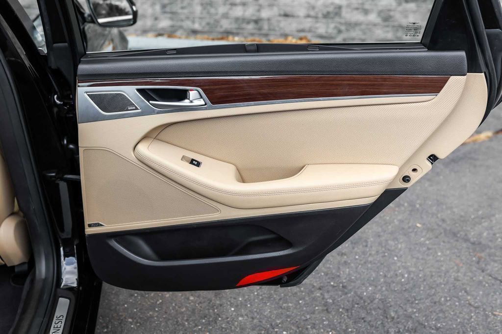 Used 2018 Genesis G80 3.8 w/ Option Group 02 image 15