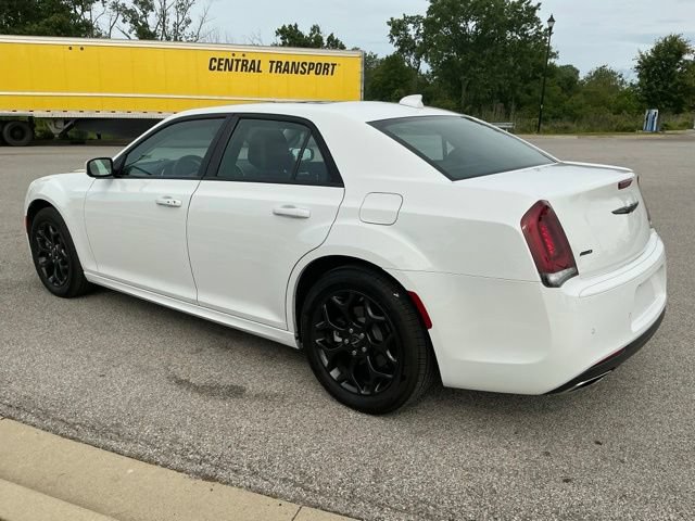 Used 2022 Chrysler 300 Touring L w/ Popular Equipment Group AWD/4WD image 4