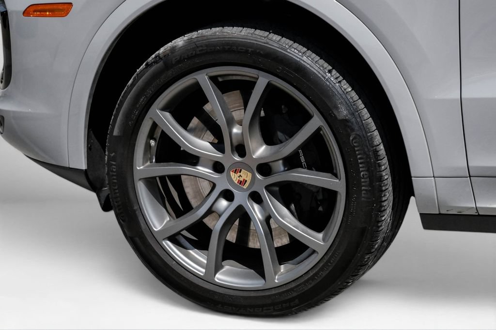Used 2023 Porsche Cayenne Turbo AWD/4WD image 58