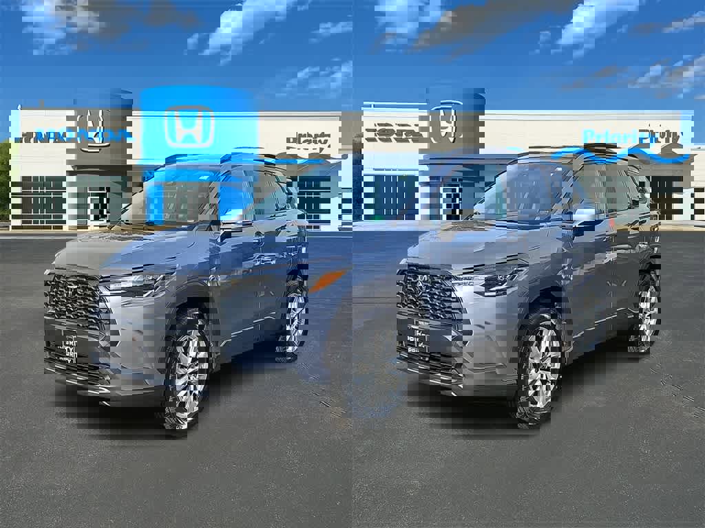 Used 2022 Toyota Corolla Cross LE image 1