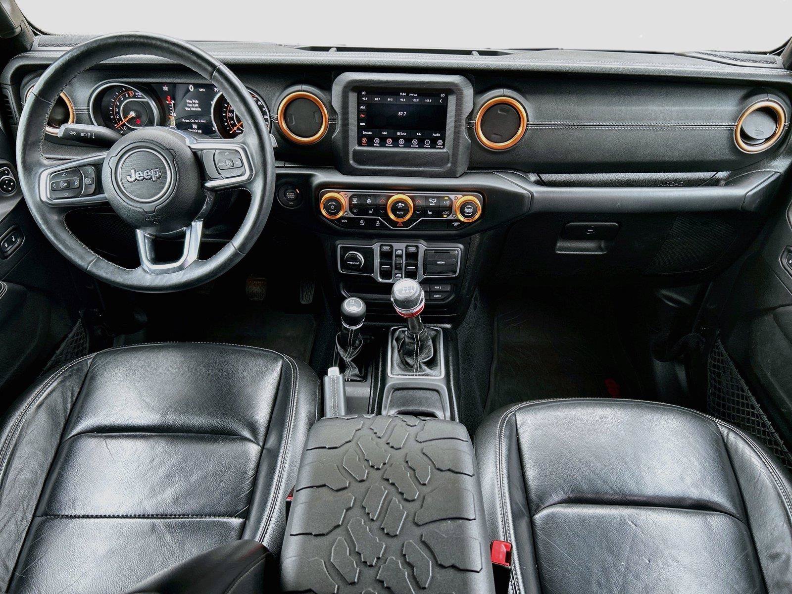 Used 2018 Jeep Wrangler Unlimited Sahara AWD/4WD image 17