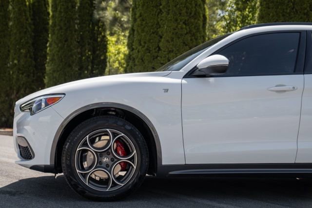 Used 2023 Alfa Romeo Stelvio Ti w/ Active Assist Plus Package AWD/4WD image 10