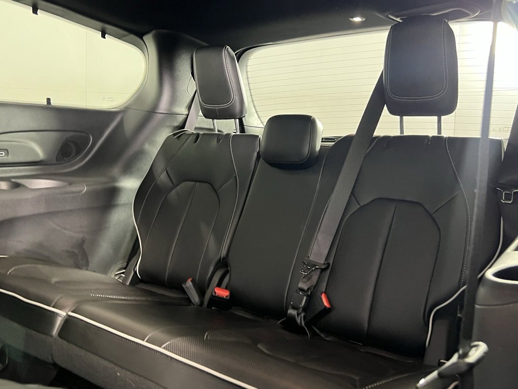 Used 2022 Chrysler Pacifica Limited w/ Uconnect Theater Family Group image 29
