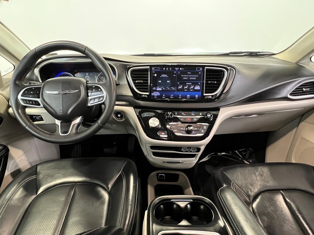 Used 2023 Chrysler Pacifica Touring-L image 19