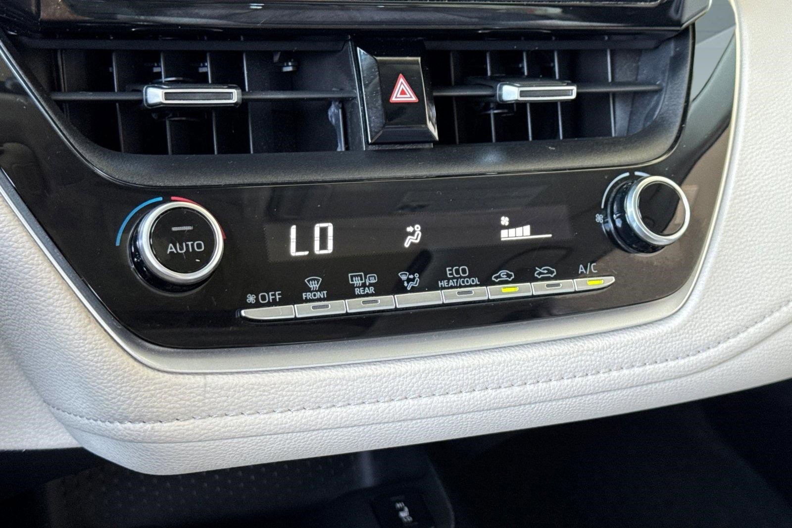 Used 2020 Toyota Corolla XLE image 24