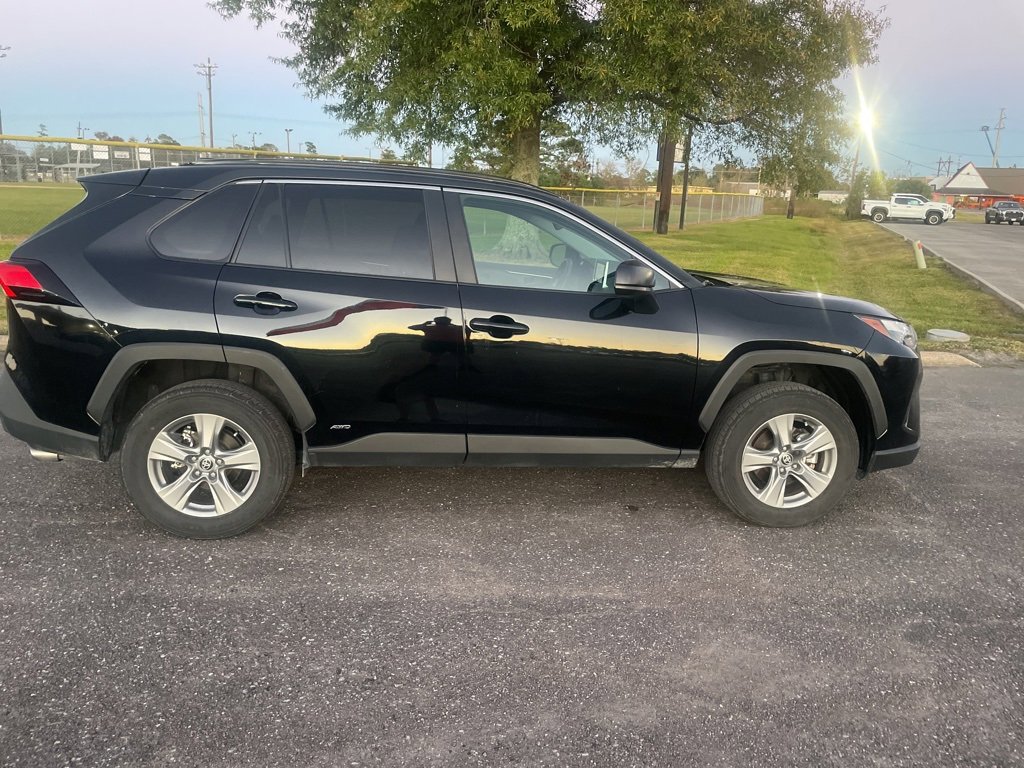 Used 2025 Toyota RAV4 LE image 8