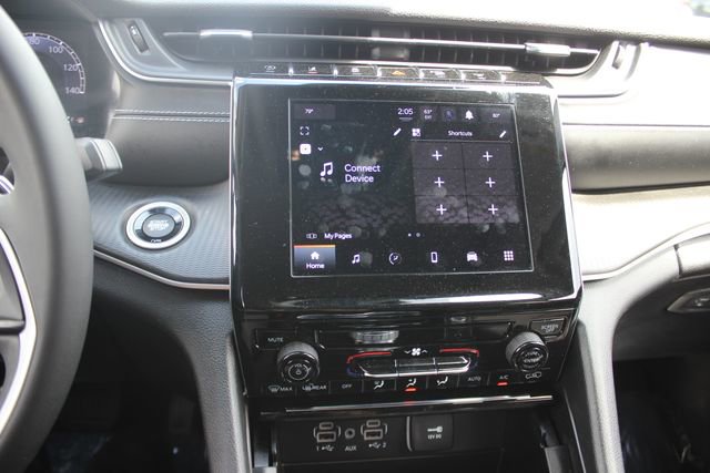 Used 2023 Jeep Grand Cherokee L Laredo AWD/4WD image 4
