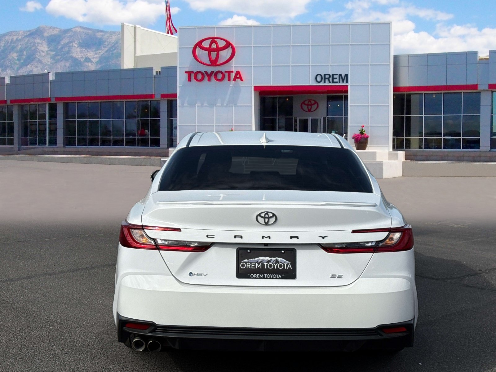 Used 2025 Toyota Camry SE w/ Multimedia Upgrade Package FWD image 4