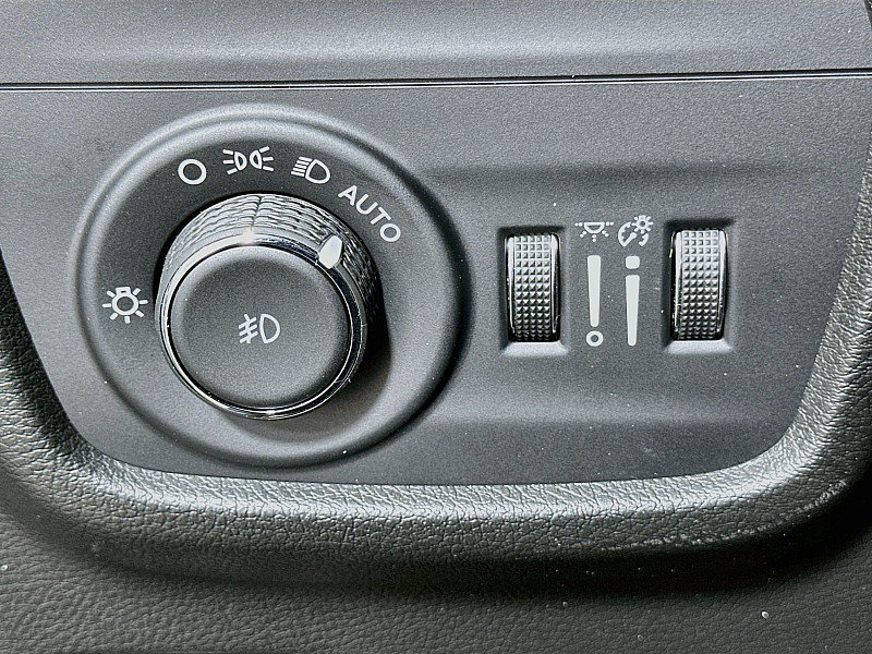 Used 2023 Jeep Grand Cherokee Limited w/ Luxury Tech Group II AWD/4WD image 10