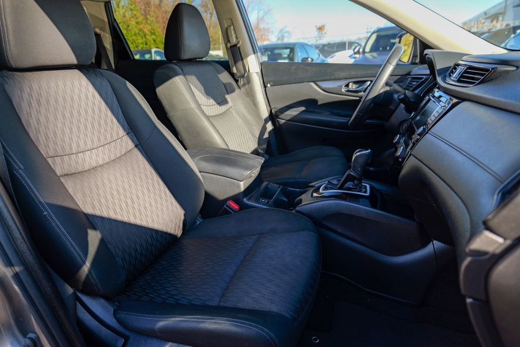 Used 2020 Nissan Rogue SV image 34