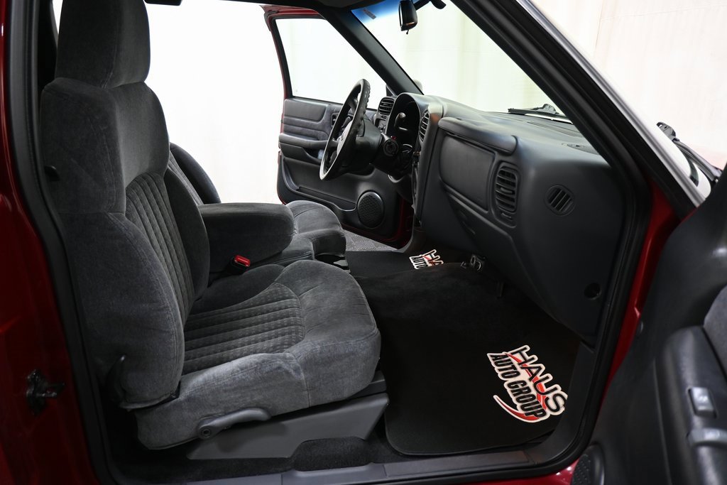 Used 2000 Chevrolet S10 Pickup LS w/ Preferred Equipment Group image 18