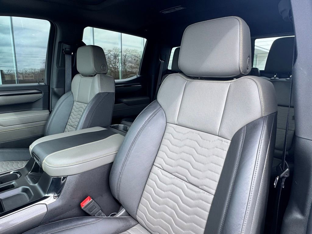 Used 2025 Chevrolet Silverado 1500 ZR2 w/ Technology Package image 14