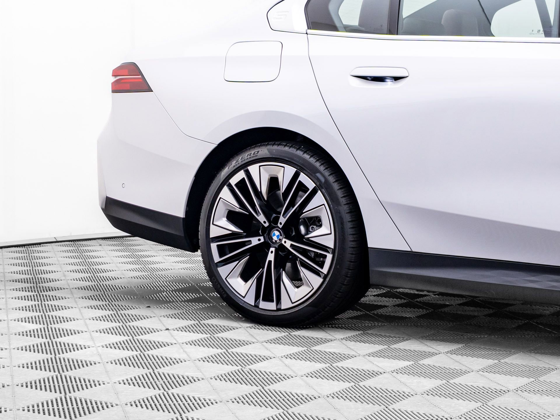 Certified 2026 BMW 540i xDrive image 37