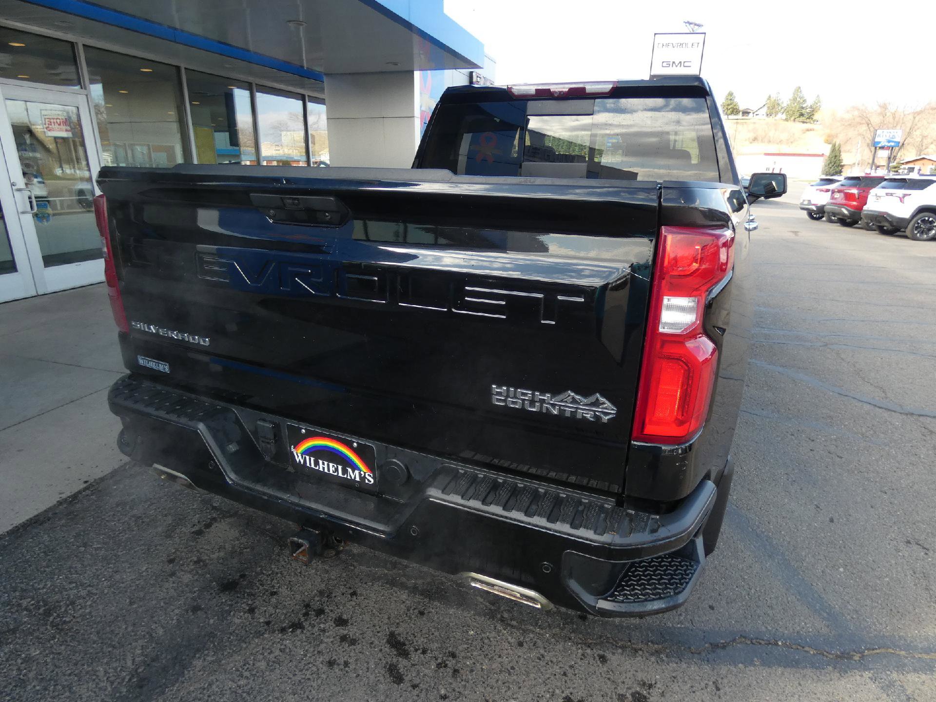 Used 2021 Chevrolet Silverado 1500 High Country w/ Technology Package AWD/4WD image 2