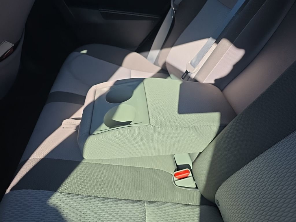 Used 2018 Toyota Corolla LE image 17