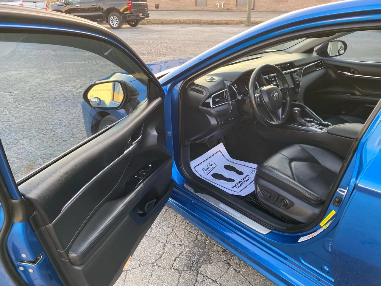 Used 2018 Toyota Camry XSE FWD image 11