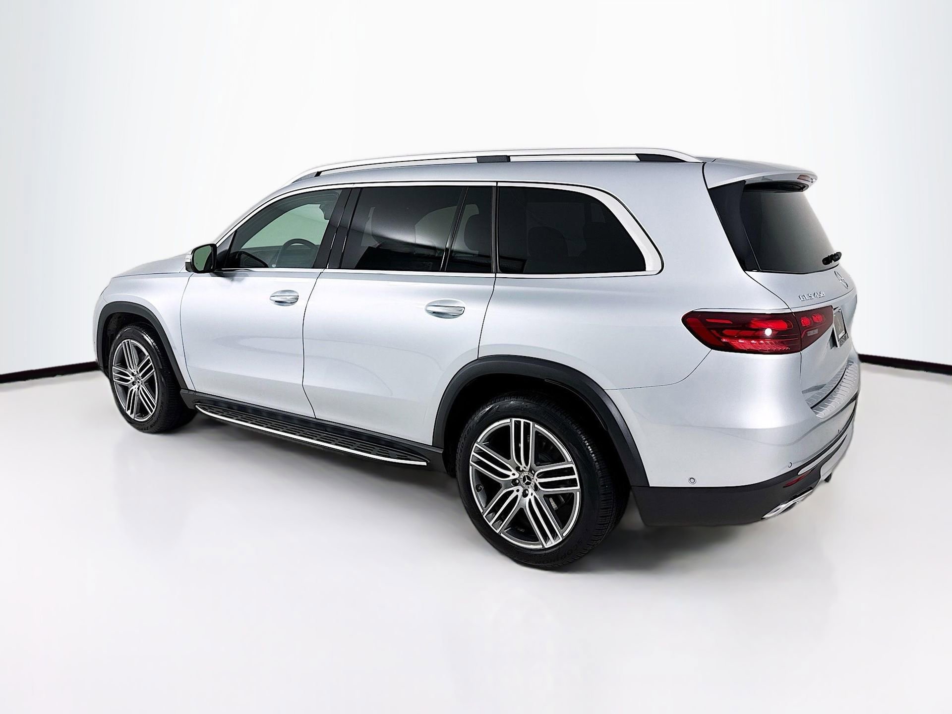 Used 2025 Mercedes-Benz GLS 450 4MATIC image 6