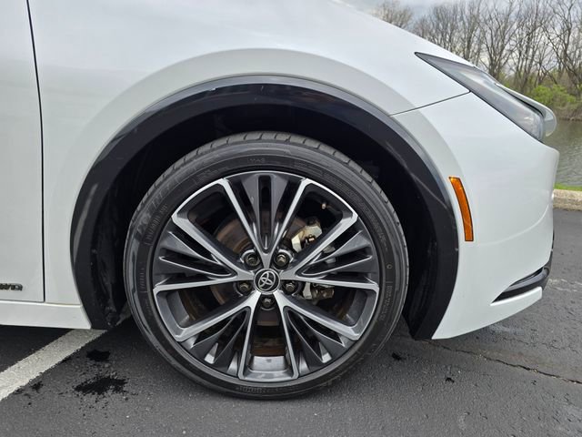 Used 2023 Toyota Prius XLE image 4