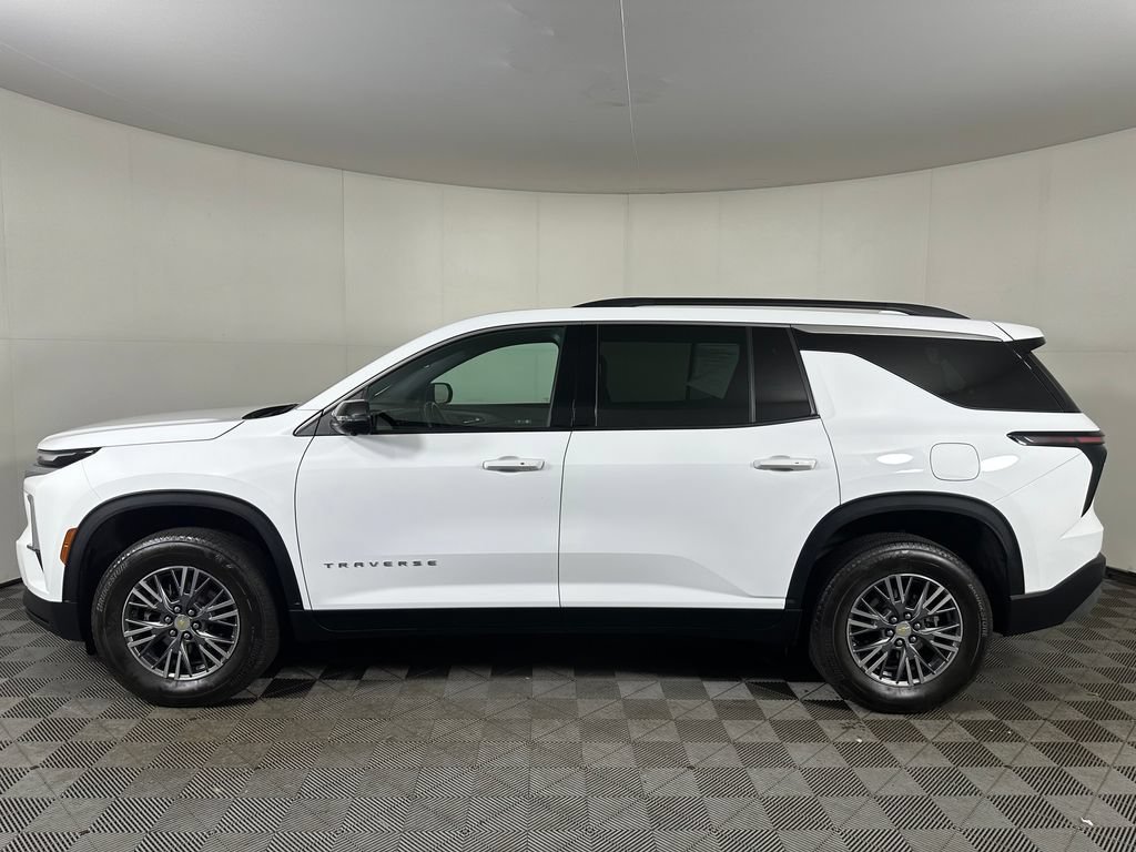 Used 2024 Chevrolet Traverse LT AWD/4WD image 2