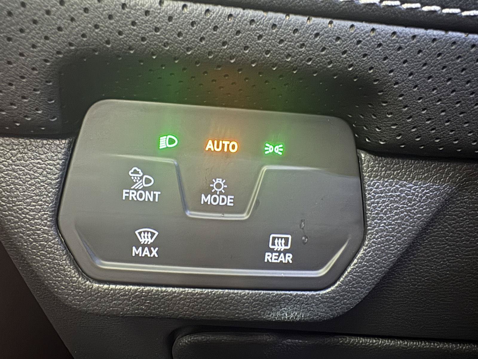 Used 2025 Volkswagen Atlas SE AWD/4WD image 28