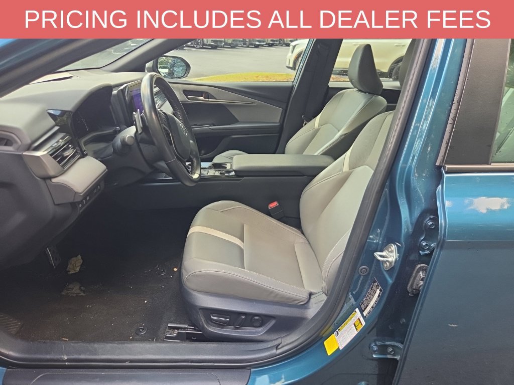 Certified 2025 Toyota Camry SE FWD image 6