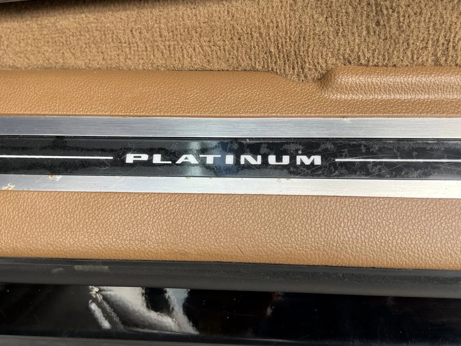 Used 2015 Cadillac Escalade Platinum image 12