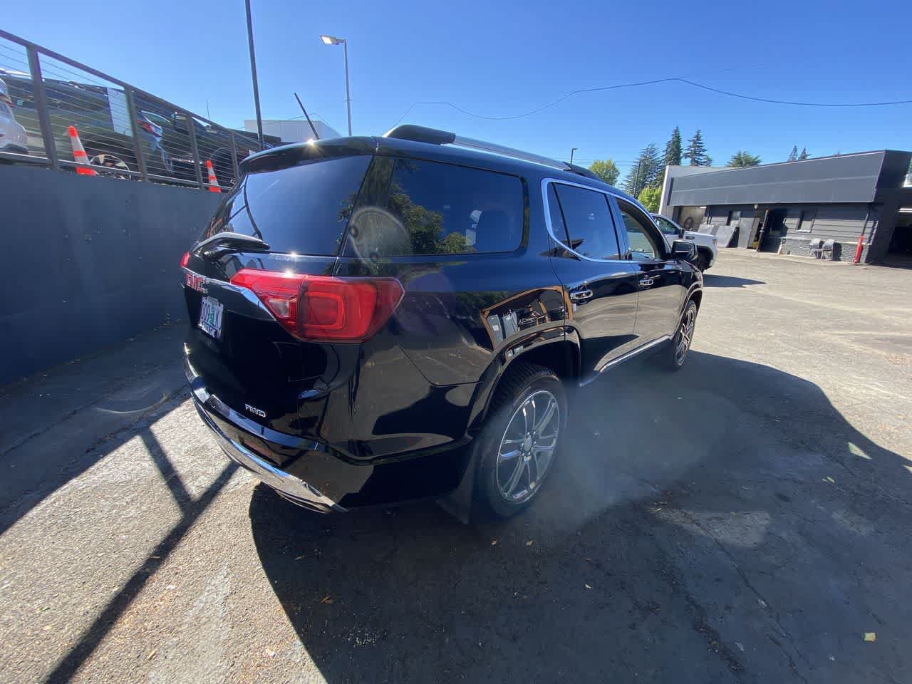 Used 2019 GMC Acadia Denali w/ Technology Package AWD/4WD image 6