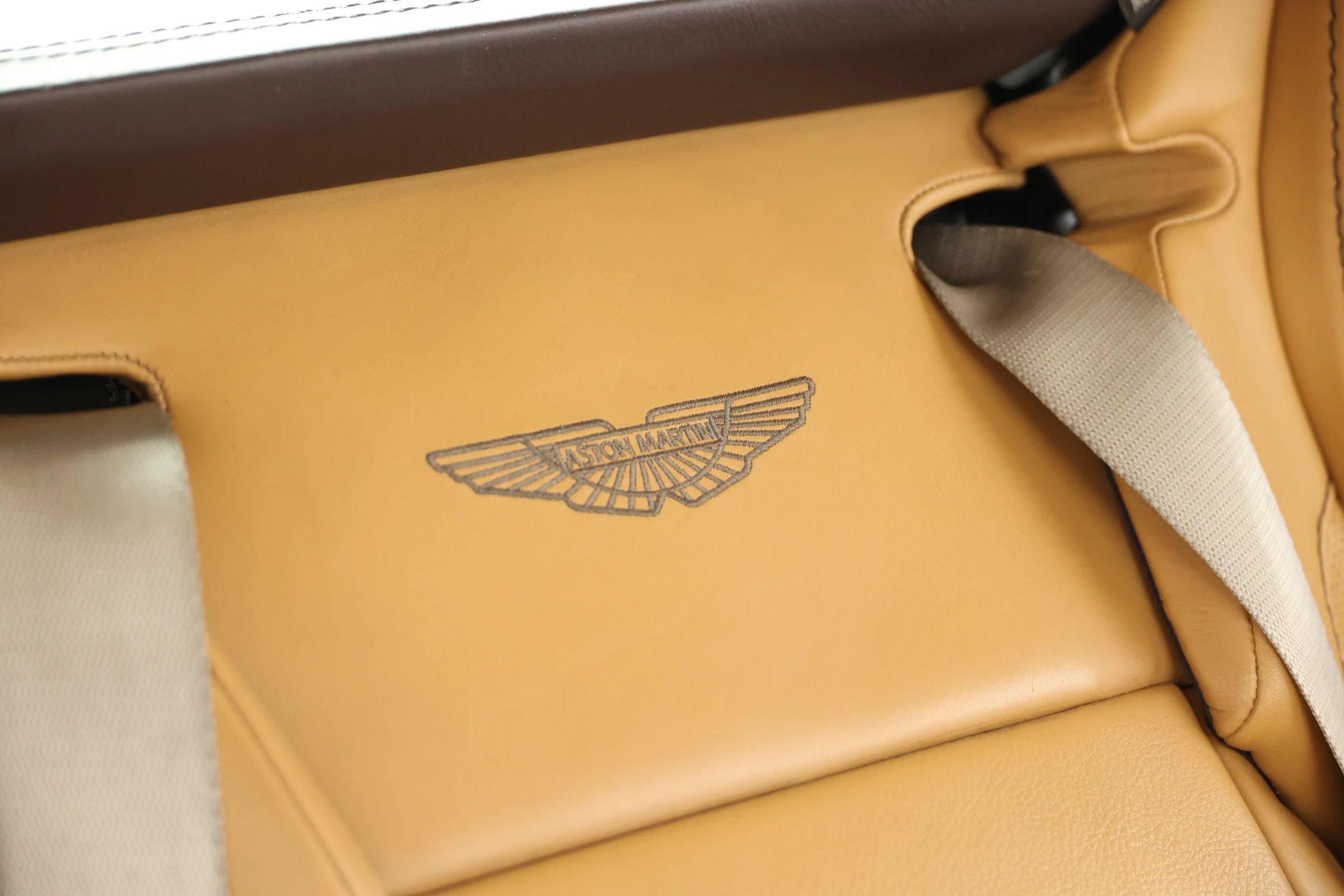 Used 2015 Aston Martin Vanquish Volante RWD image 57