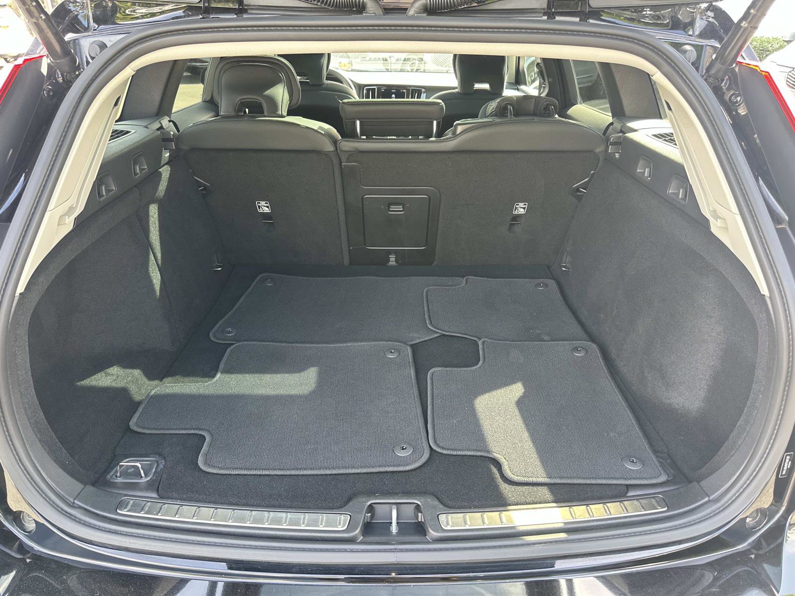 Certified 2023 Volvo V60 B5 Cross Country Plus w/ Climate Package image 22