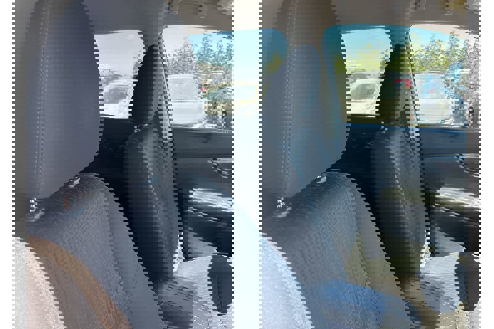 Used 2018 Nissan Rogue SV image 15