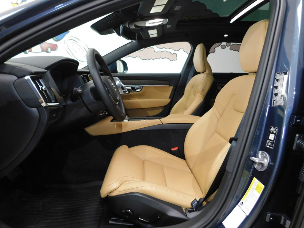 Used 2026 Volvo V90 B6 Cross Country Ultra image 31