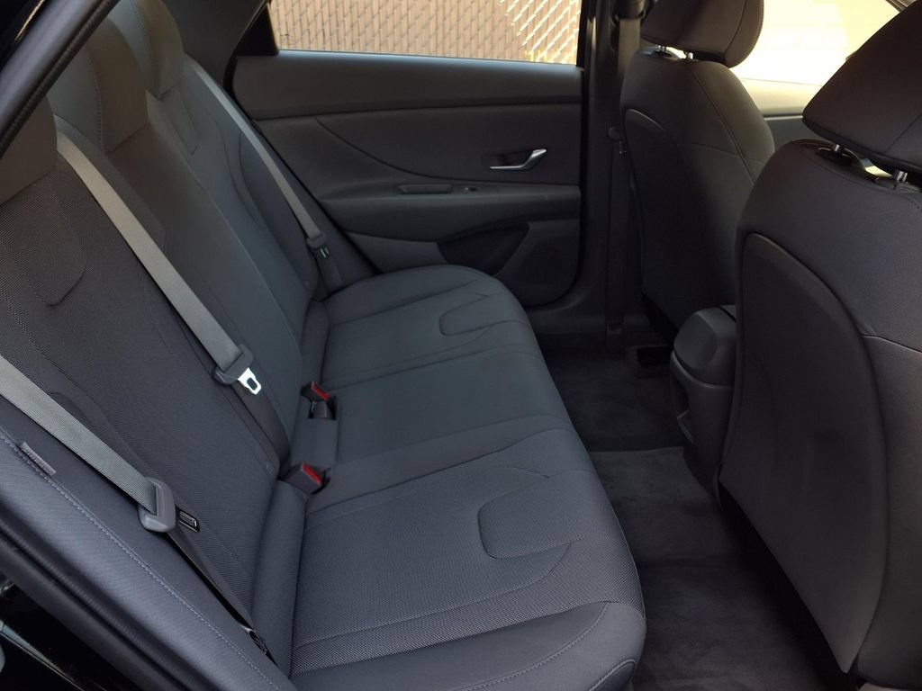 Used 2024 Hyundai Elantra SE FWD image 21