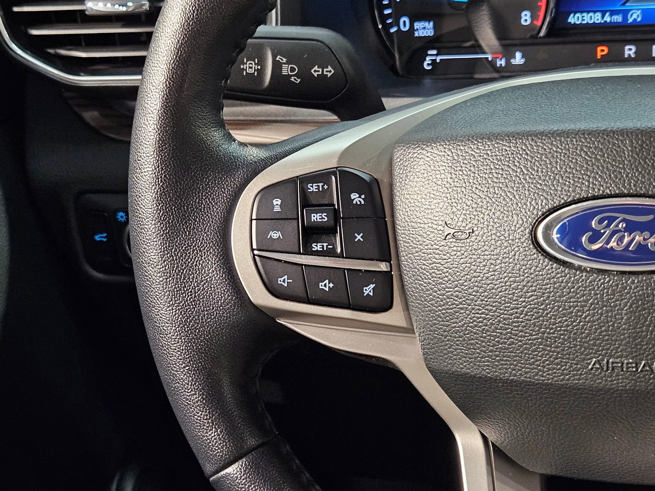 Used 2023 Ford Explorer Limited AWD/4WD image 27