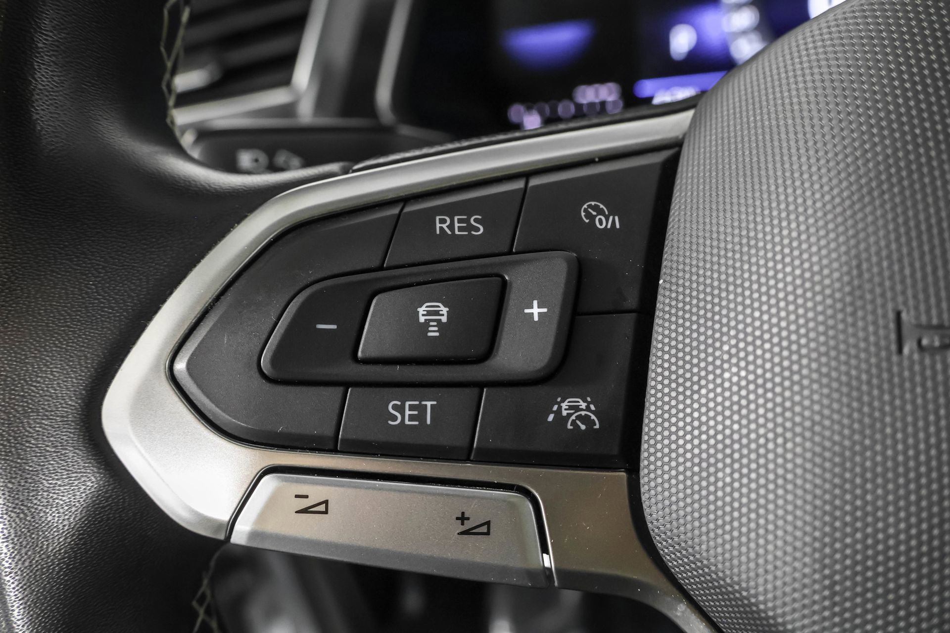 Used 2023 Volkswagen Tiguan SE image 26