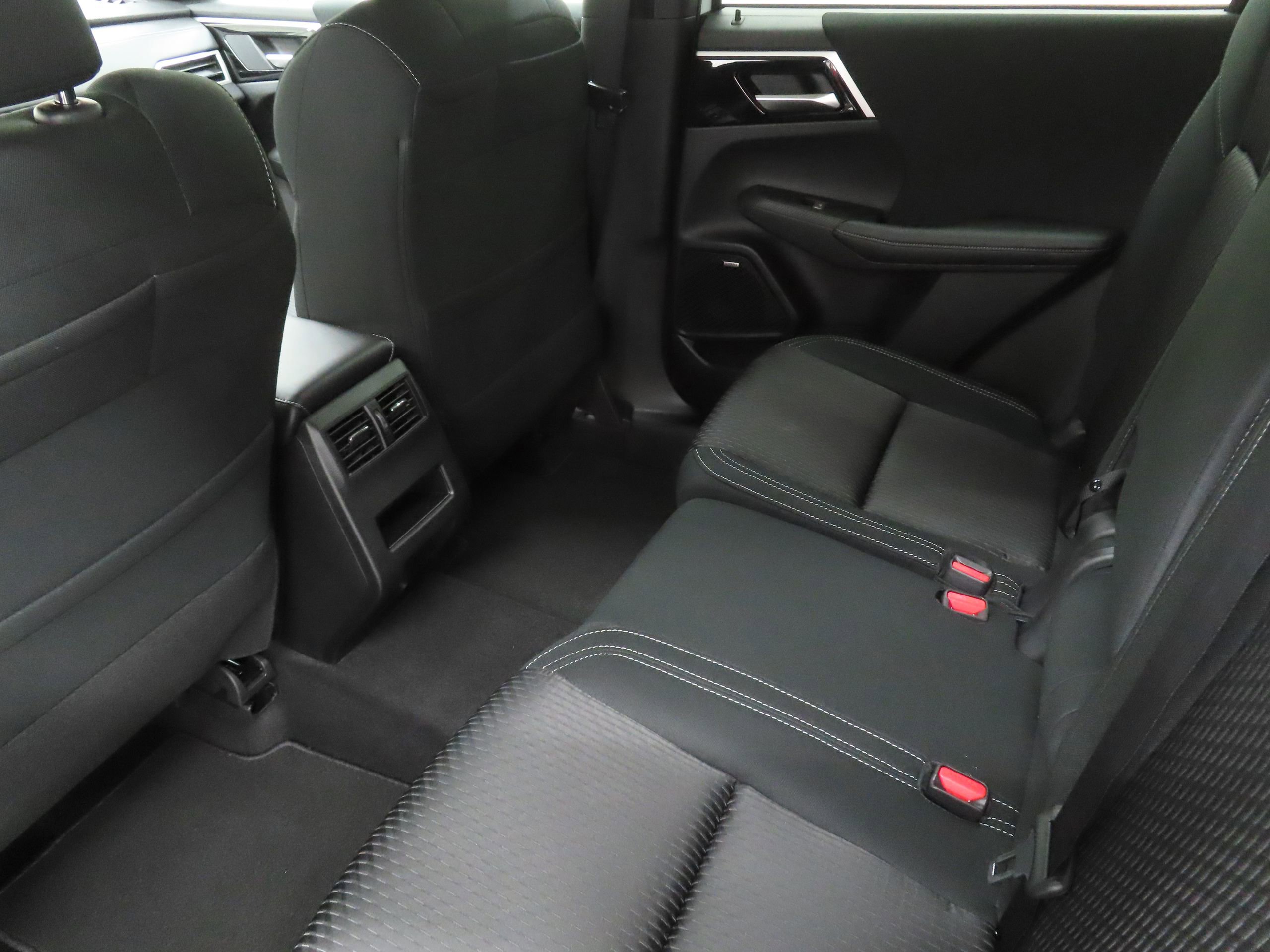 New 2026 Mitsubishi Outlander ES image 18