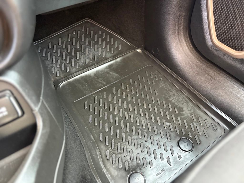 Used 2015 Jeep Renegade Latitude w/ Cold Weather Group II FWD image 29
