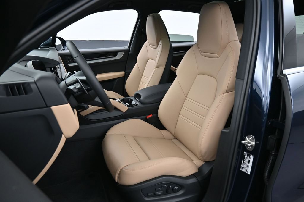 New 2026 Porsche Cayenne AWD/4WD image 5