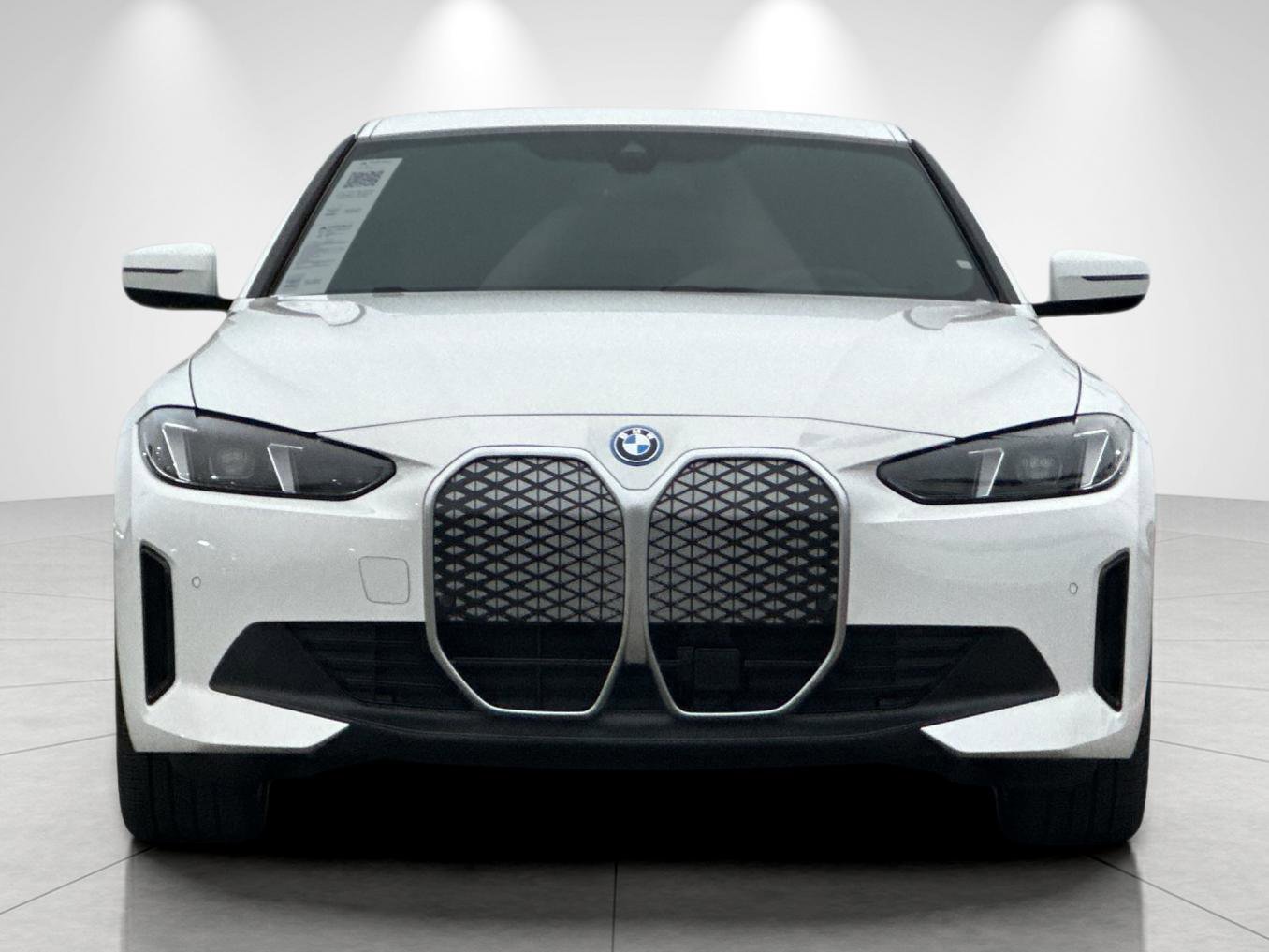 Used 2025 BMW i4 eDrive40 w/ Driving Assistance Package image 8