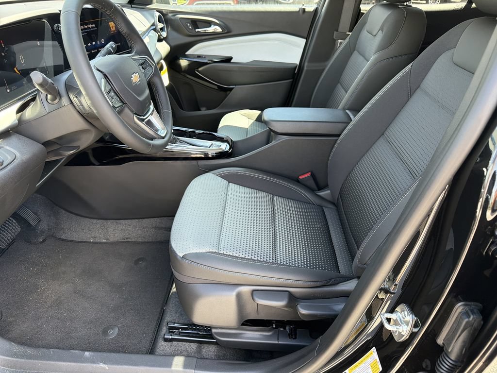 New 2026 Chevrolet Trax LT w/ LT Convenience Package FWD image 15