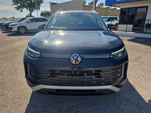 New 2026 Volkswagen Tiguan SE FWD image 2