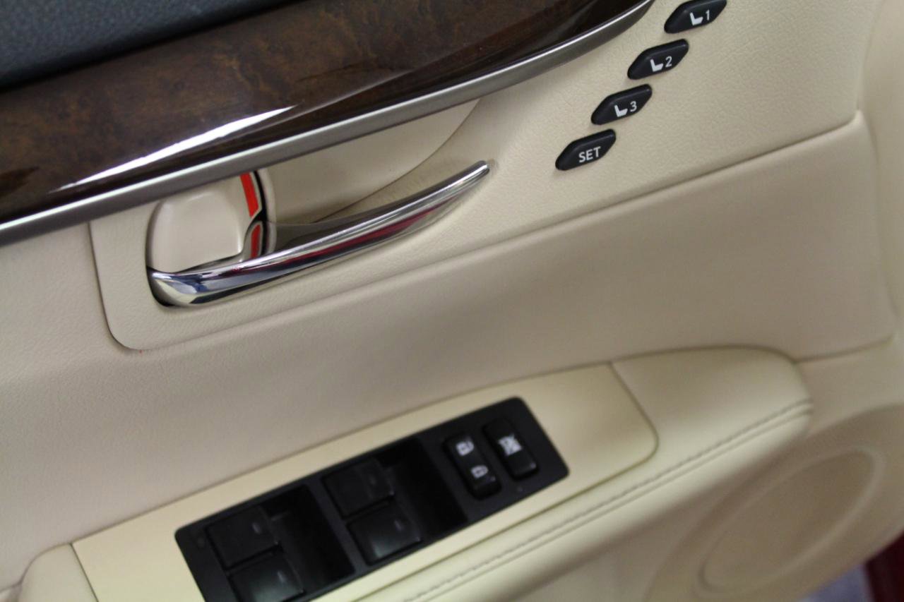 Used 2013 Lexus ES 350 w/ Luxury Pkg image 22