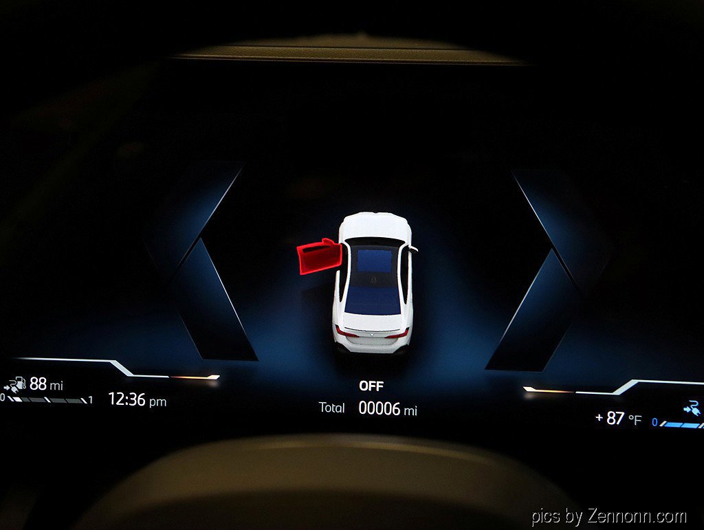 Used 2026 BMW 550e xDrive w/ Executive Package image 17