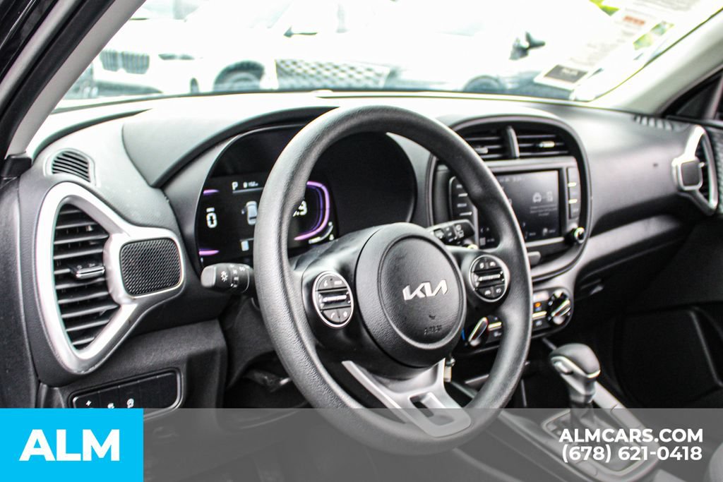 Used 2025 Kia Soul LX w/ LX Technology Package FWD image 23