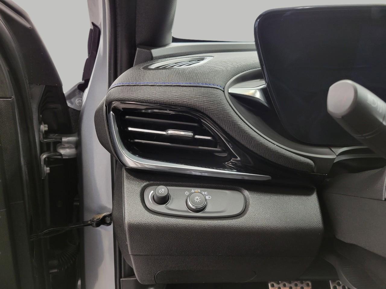 Used 2024 Buick Envista Sport Touring w/ Convenience I Package image 11