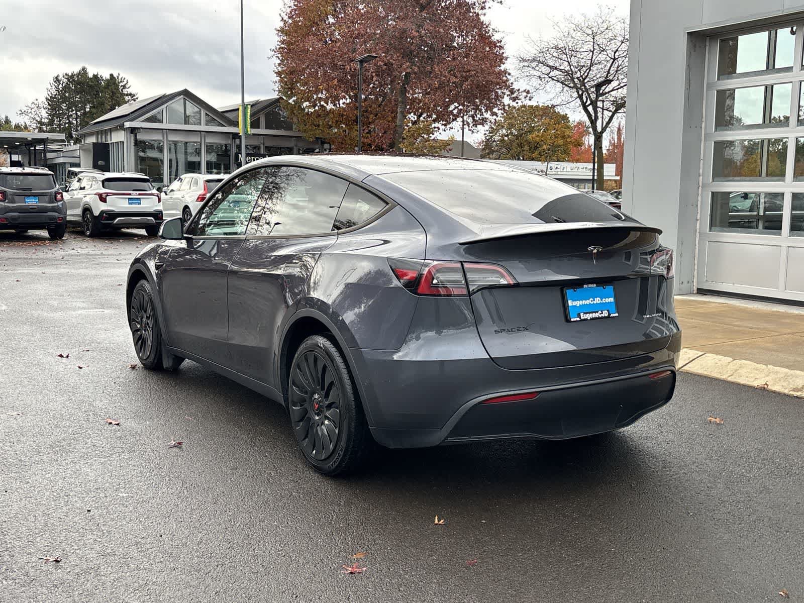 Used 2022 Tesla Model Y Long Range AWD/4WD image 3