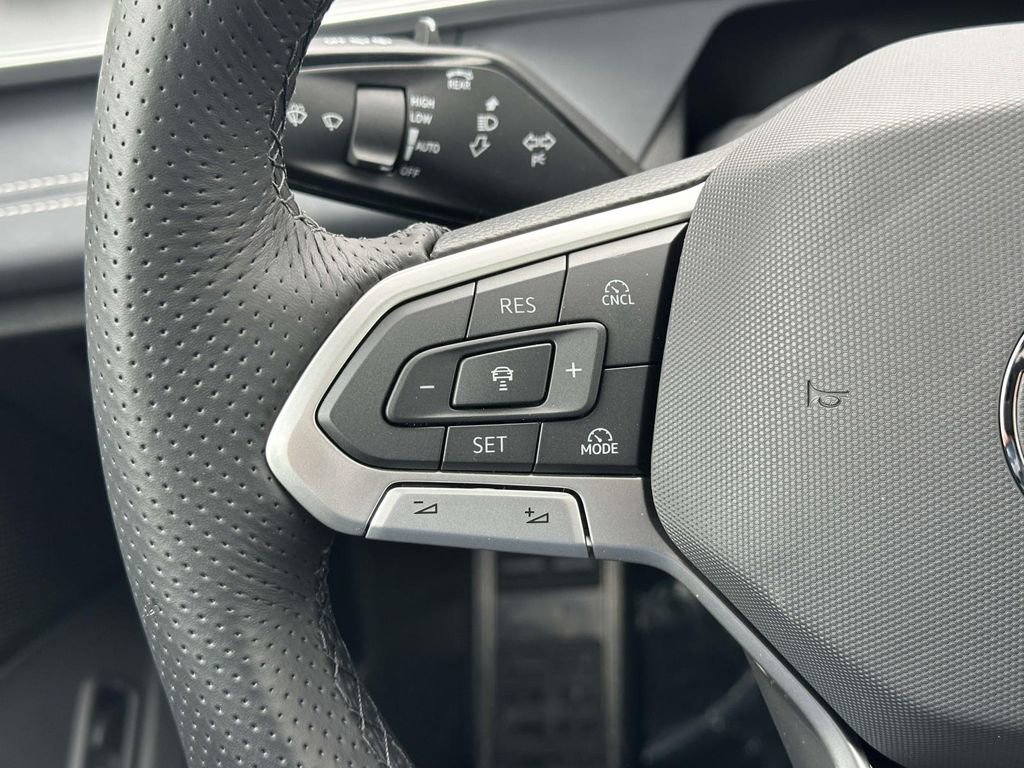 New 2026 Volkswagen Tiguan SE R-Line AWD/4WD image 17