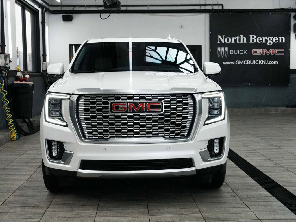 Used 2024 GMC Yukon XL Denali w/ Advanced Technology Package AWD/4WD image 2
