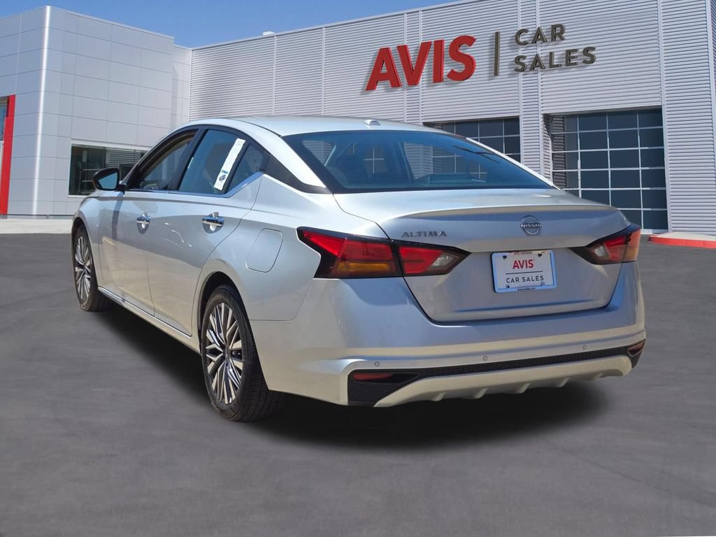 Used 2025 Nissan Altima 2.5 SV FWD image 3