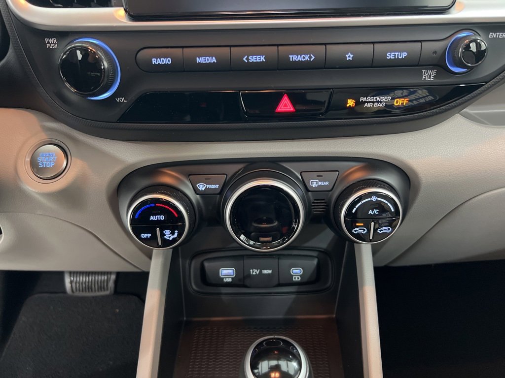 Used 2024 Hyundai Venue SEL image 16